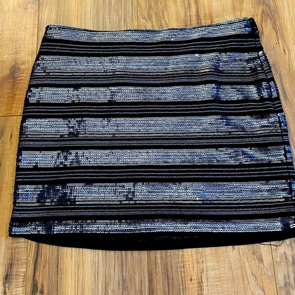 Super cute sparkly fun out to whatever skirt!